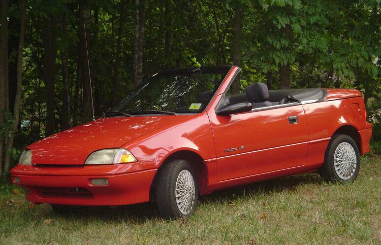 Red Metro LSI Convertible. (Paint Color is 93124 Bright Red WA9531)